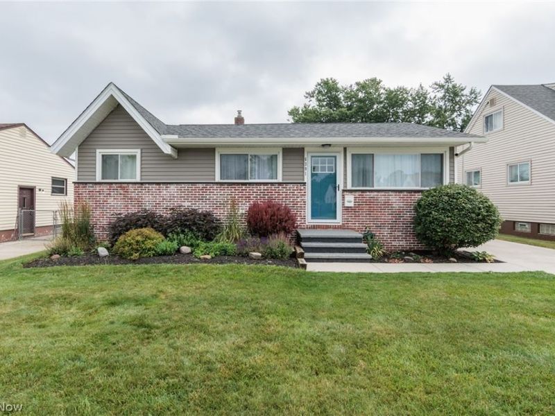 6391 Almont Drive, Brook Park, OH 44142 Photo 2