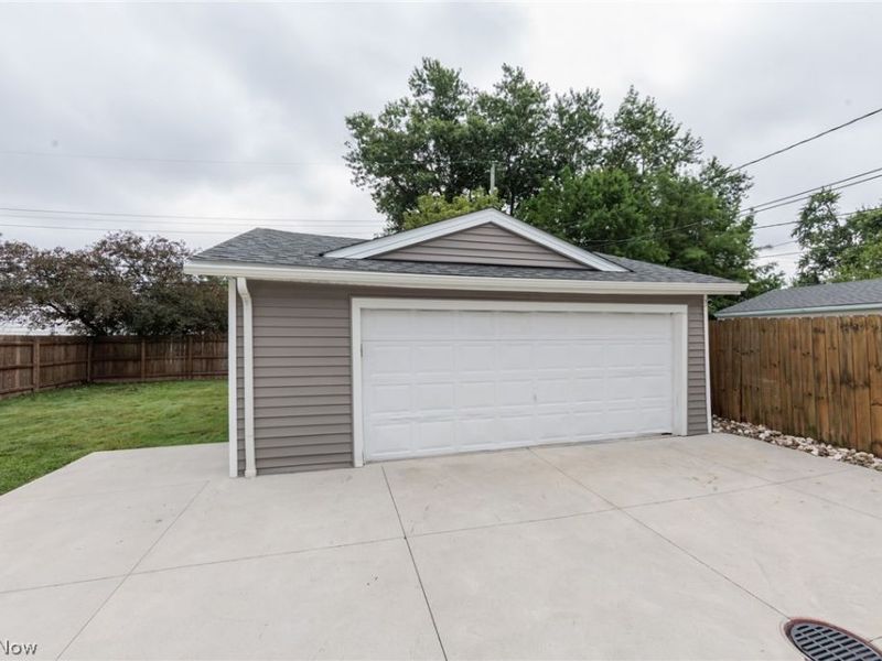 6391 Almont Drive, Brook Park, OH 44142 Photo 3