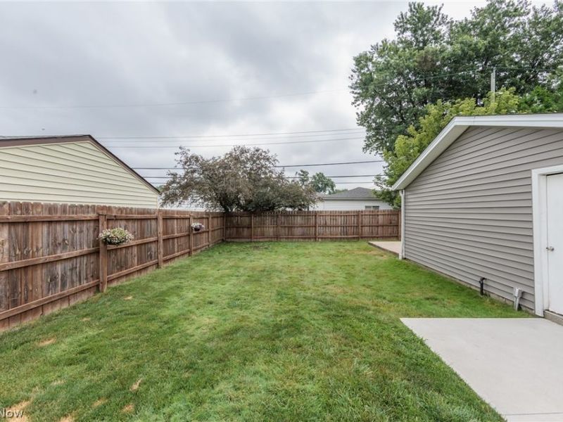 6391 Almont Drive, Brook Park, OH 44142 Photo 4
