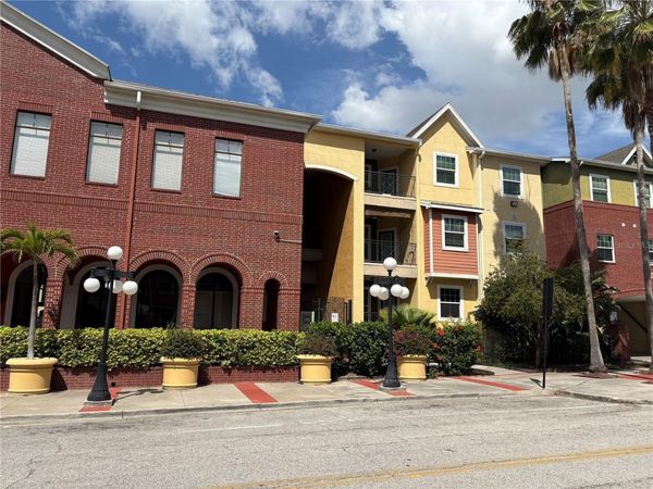 TAMPA, FL 33605