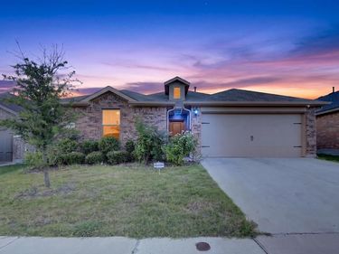 9745 Mint Hill Drive, Fort Worth, TX 76108
