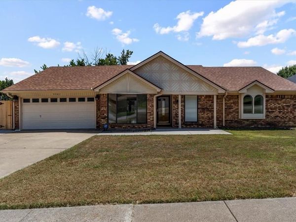 9901 Dickens Drive, Benbrook, TX 76126