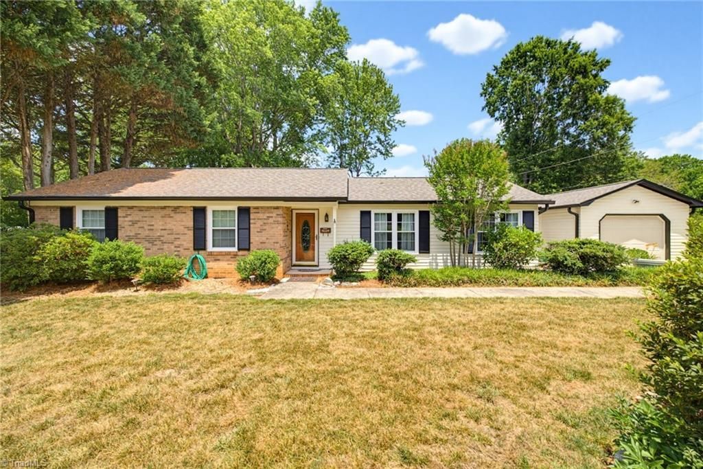 4811 Spilsby Lane, Winston-Salem, NC 27104 Main Photo