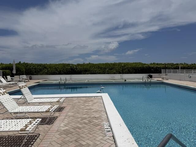 33 S Ocean Avenue, Unit 108, Palm Beach Shores, FL 33404 Photo