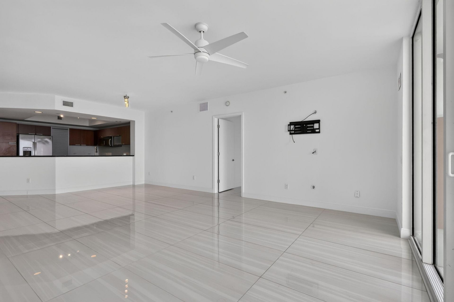 2650 Lake Shore Drive, Unit 1005, Riviera Beach, FL 33404 Photo