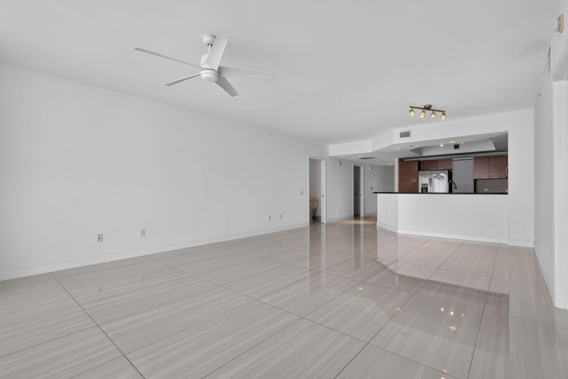 2650 Lake Shore Drive, Unit 1005, Riviera Beach, FL 33404 Photo