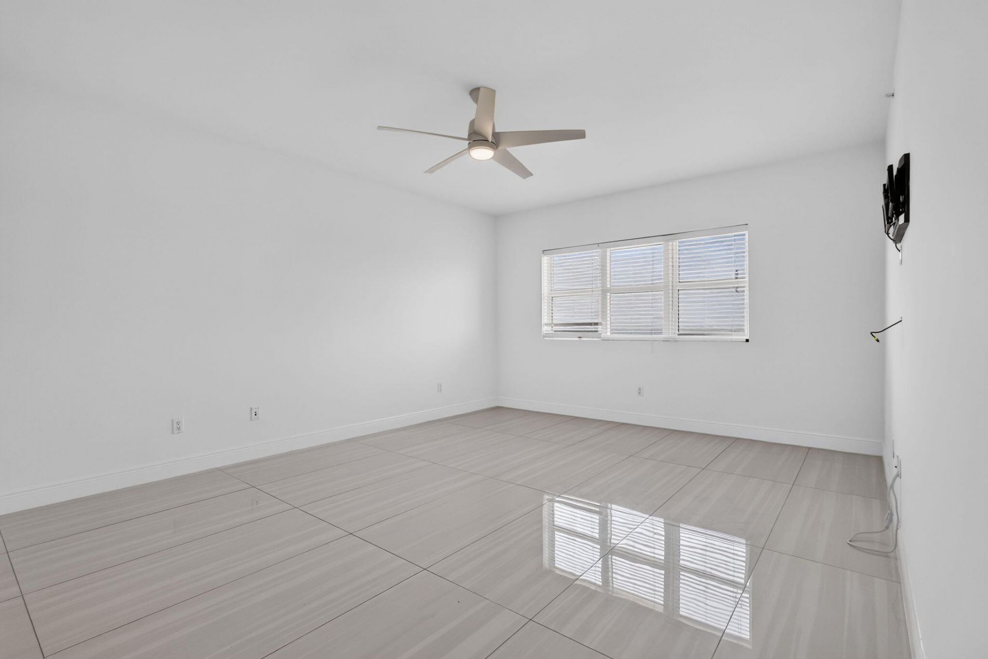 2650 Lake Shore Drive, Unit 1005, Riviera Beach, FL 33404 Photo