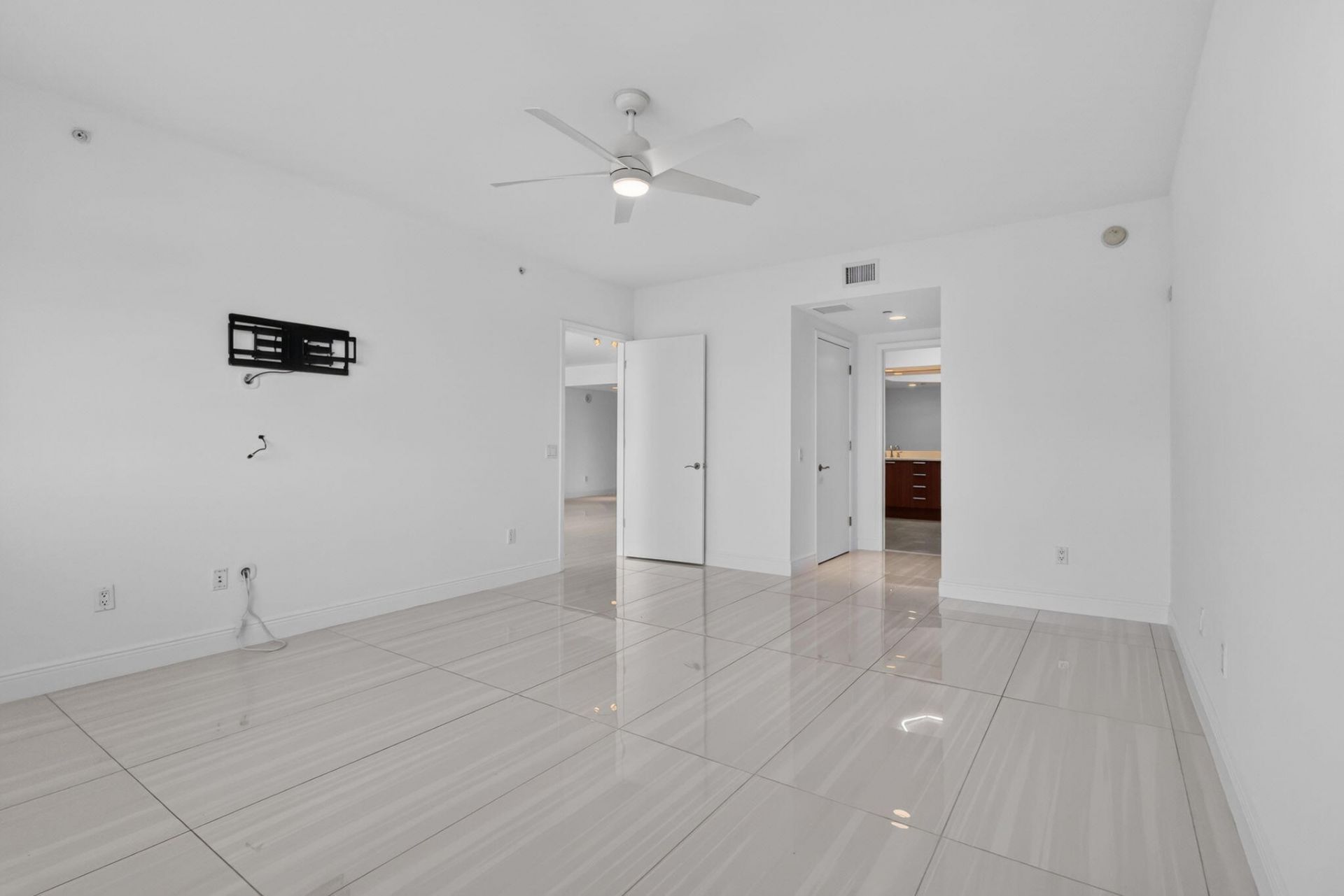 2650 Lake Shore Drive, Unit 1005, Riviera Beach, FL 33404 Photo