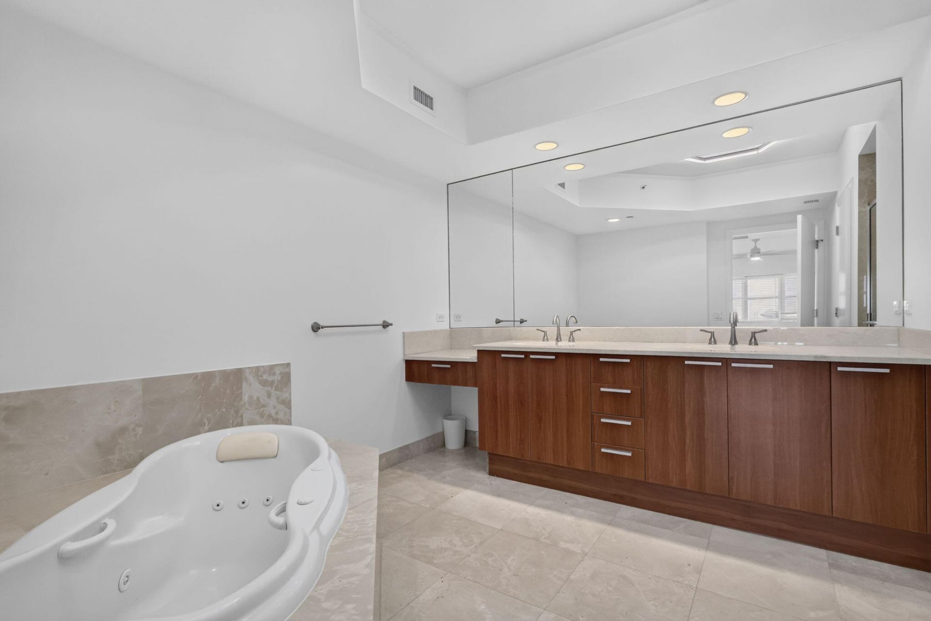 2650 Lake Shore Drive, Unit 1005, Riviera Beach, FL 33404 Photo