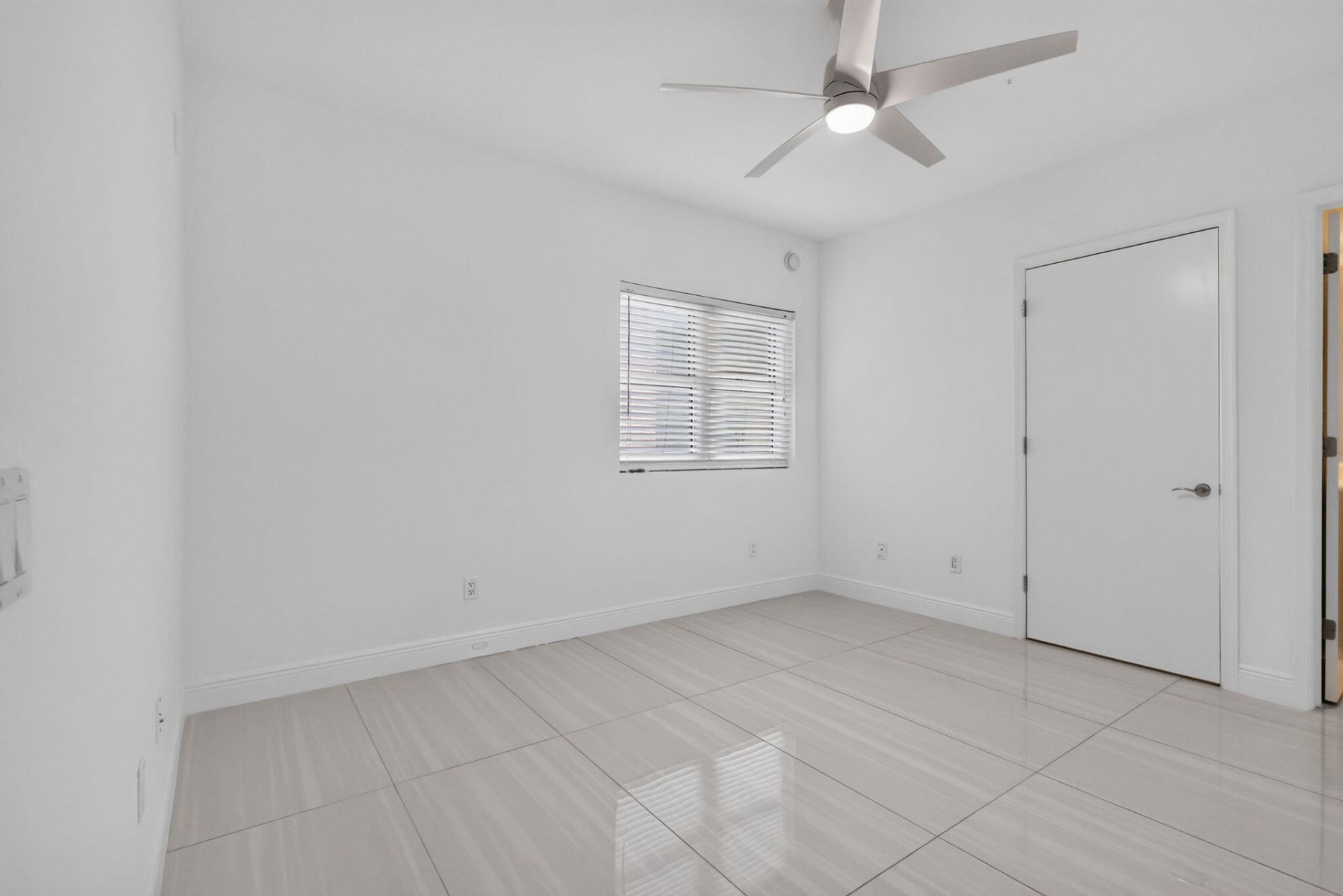 2650 Lake Shore Drive, Unit 1005, Riviera Beach, FL 33404 Photo