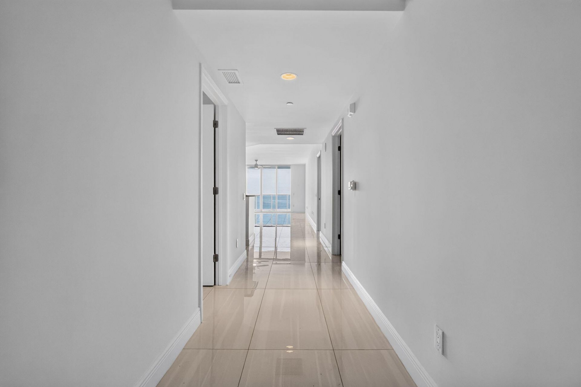2650 Lake Shore Drive, Unit 1005, Riviera Beach, FL 33404 Photo