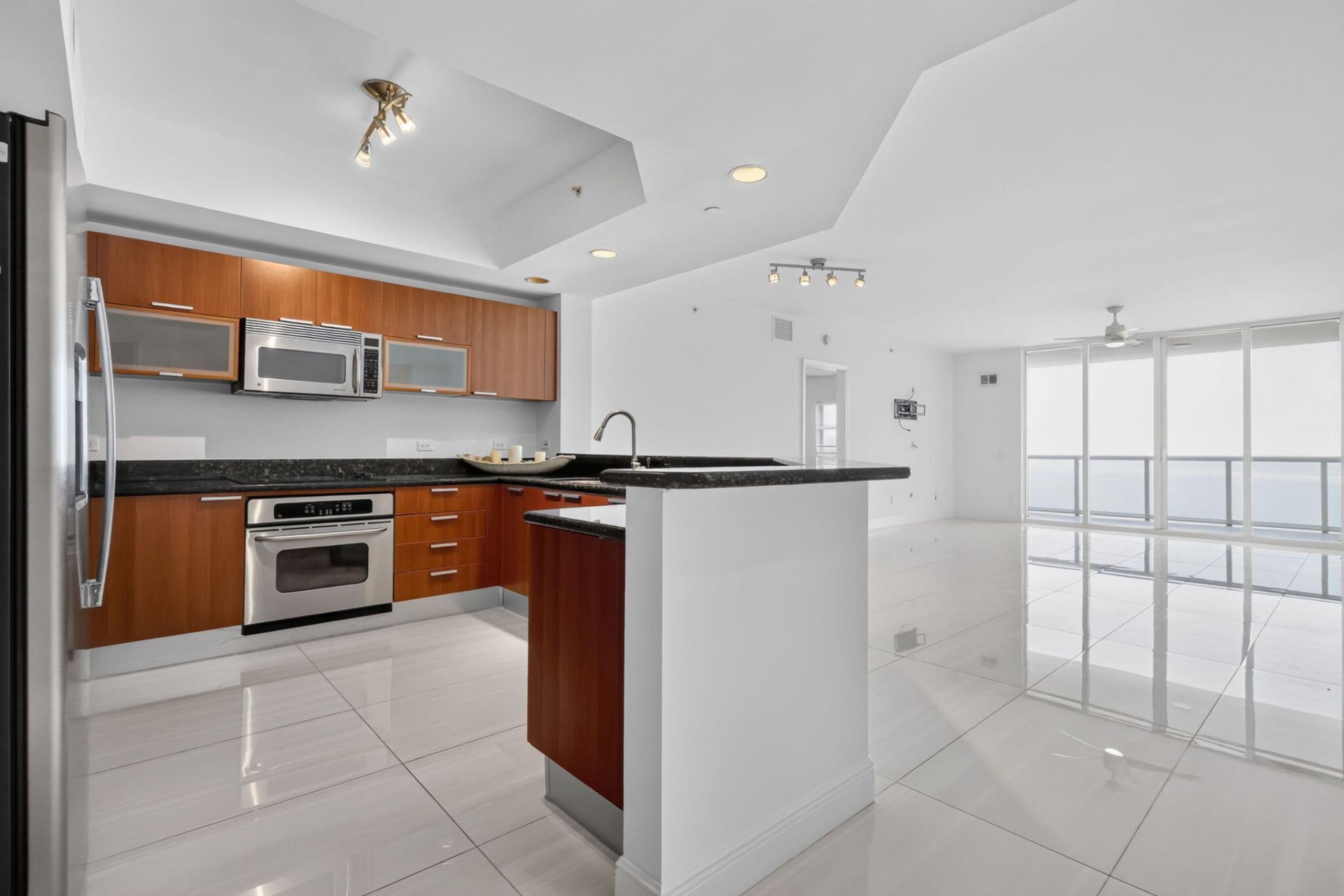 2650 Lake Shore Drive, Unit 1005, Riviera Beach, FL 33404 Photo