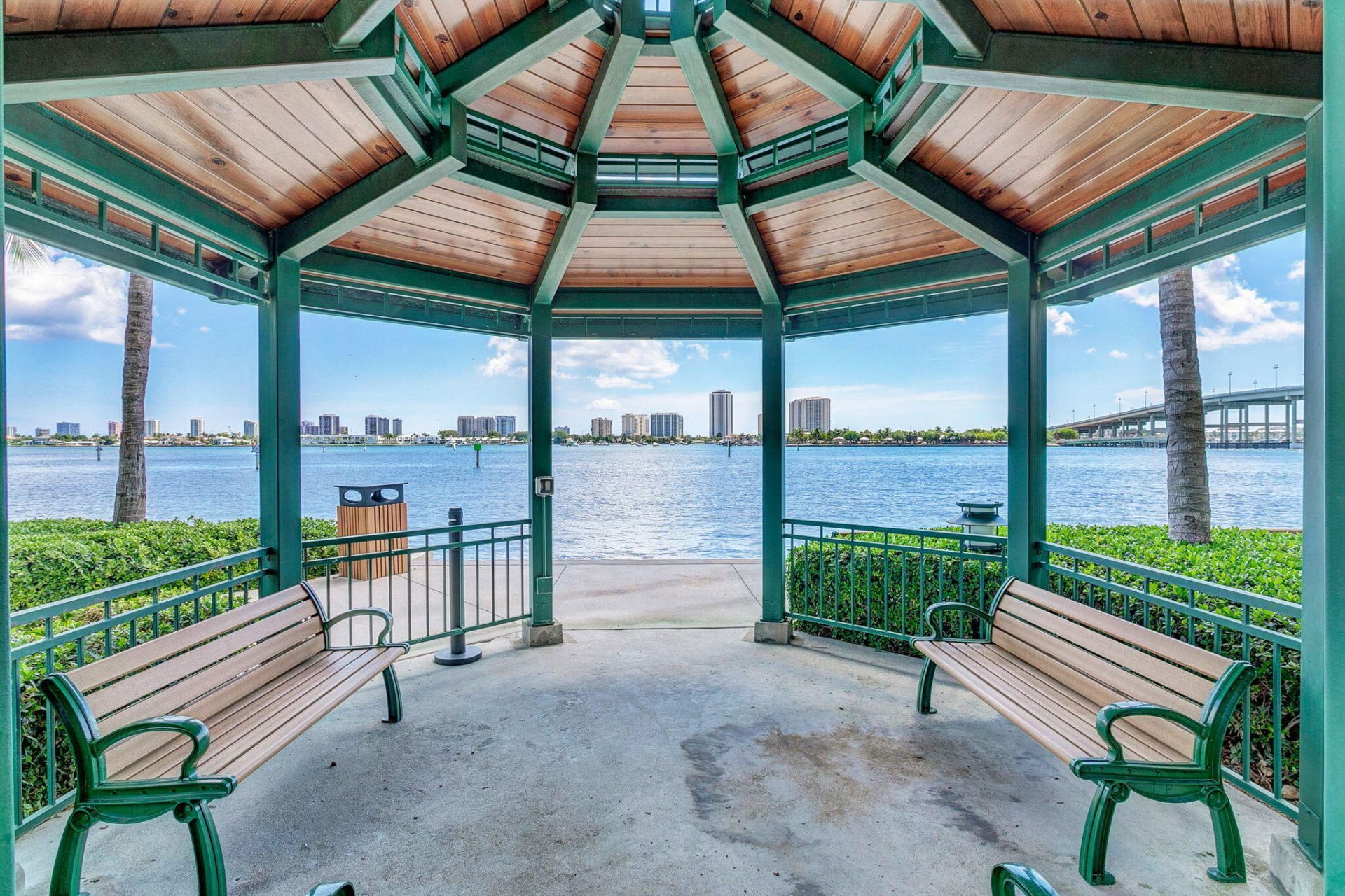 2650 Lake Shore Drive, Unit 1005, Riviera Beach, FL 33404 Photo