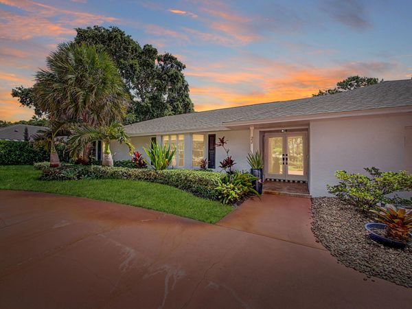 22 Banyan Road, Sewalls Point, FL 34996