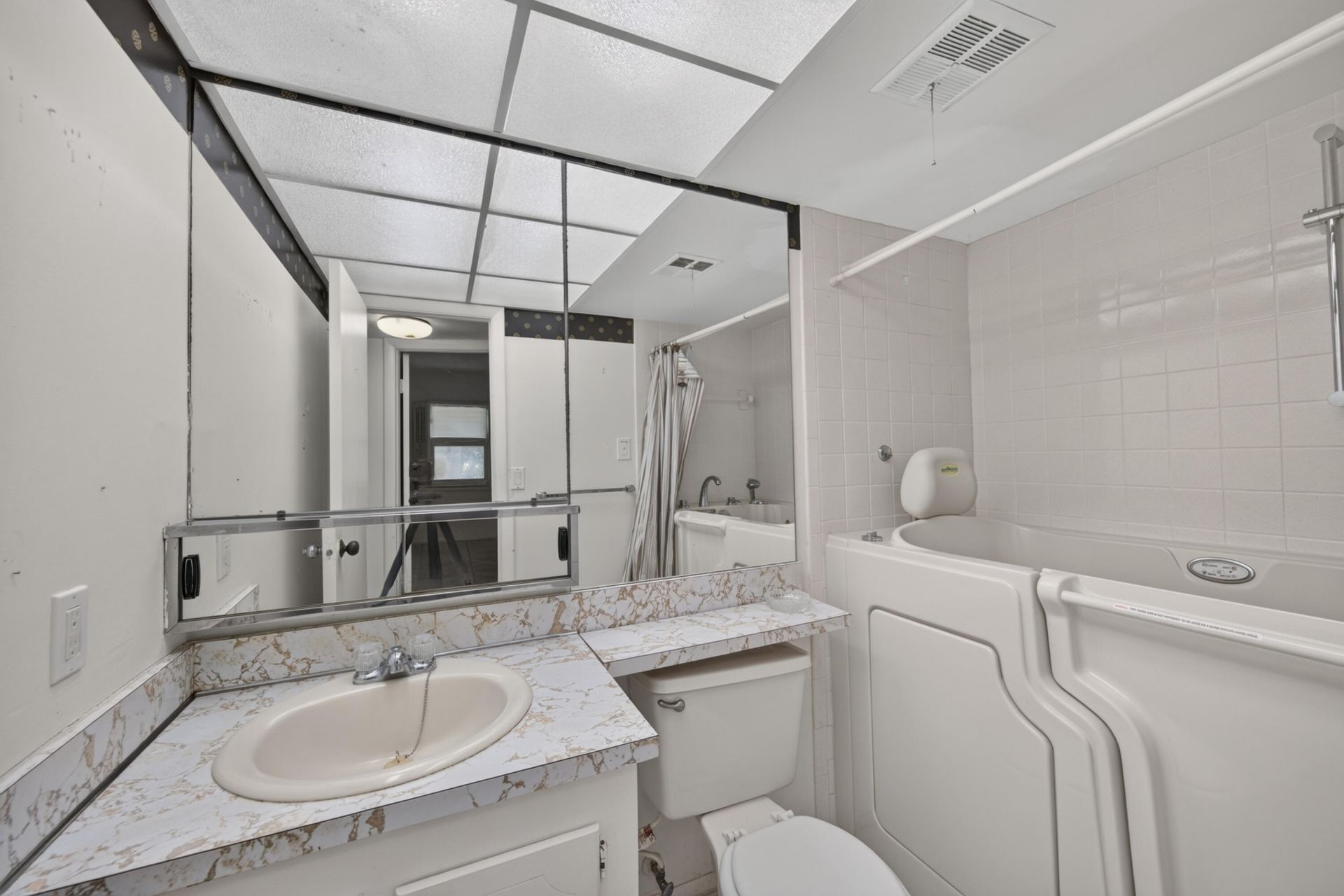 8101 N Sunrise Lakes Drive N, Unit 112, Sunrise, FL 33322 Photo