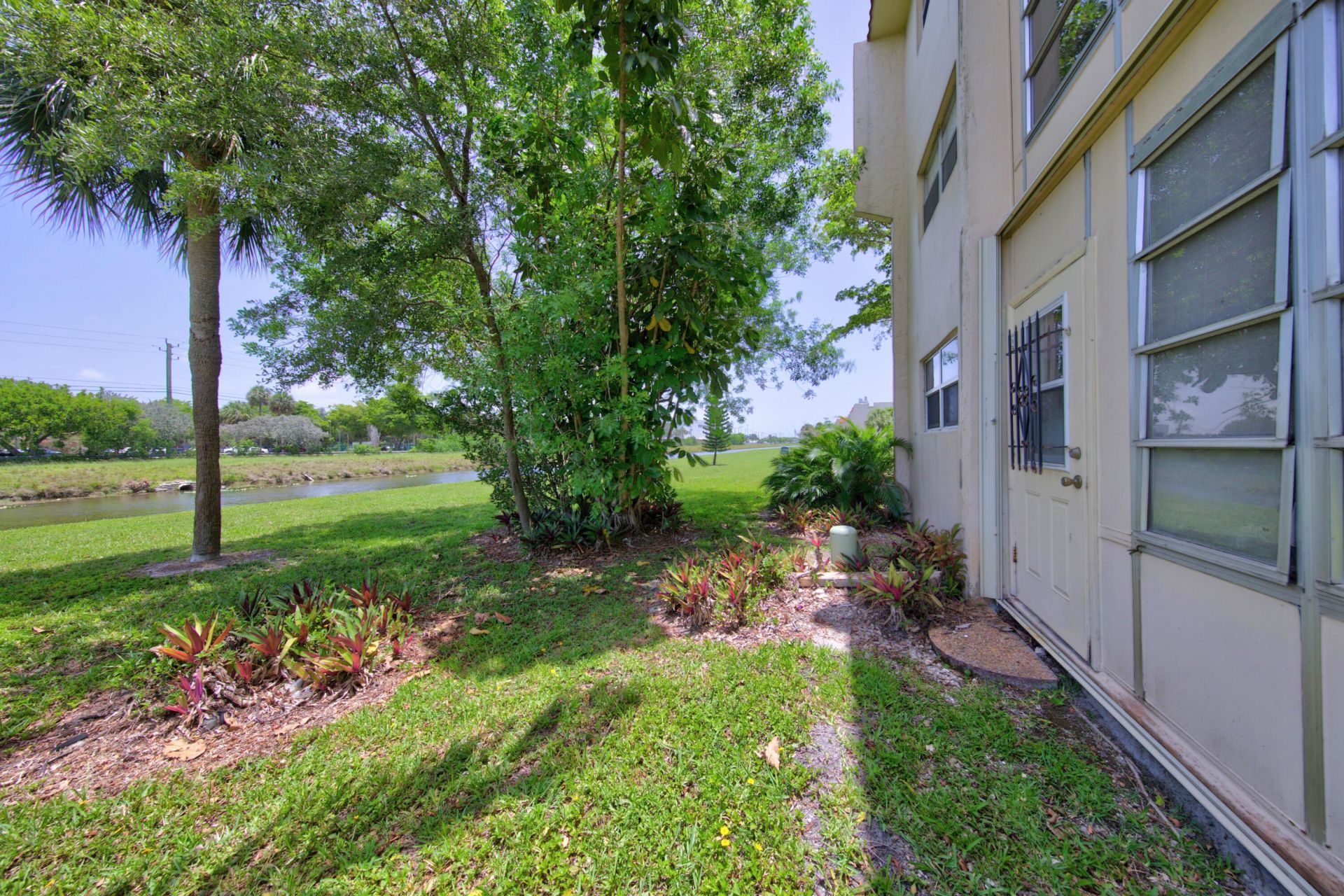 8101 N Sunrise Lakes Drive N, Unit 112, Sunrise, FL 33322 Photo