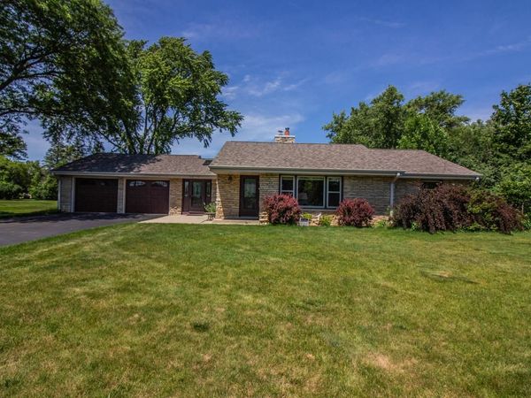 N80W16102 Rainbow DRIVE, Menomonee Falls, WI 53051