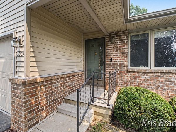 1005 Ironwood Circle NW, Grand Rapids, MI 49534