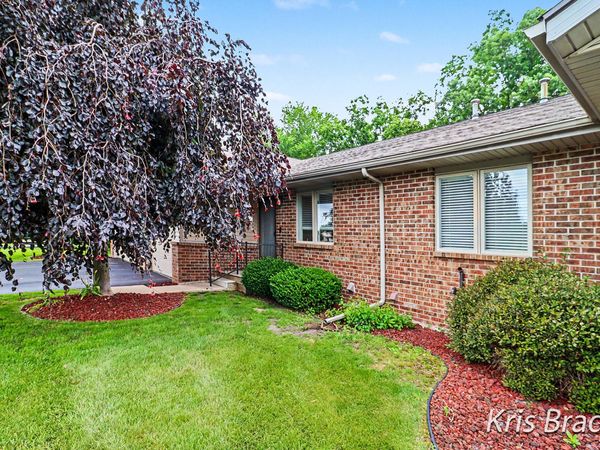 1005 Ironwood Circle NW, Grand Rapids, MI 49534