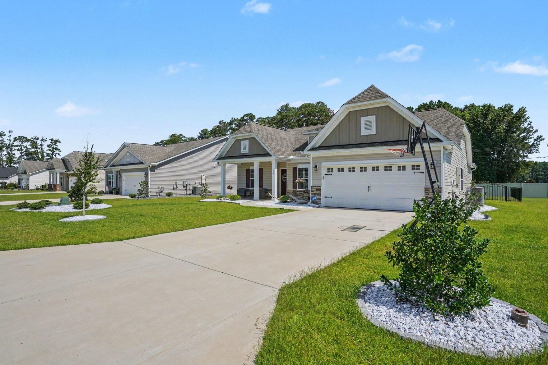 127 Avery Woods Dr.  Photo 4
