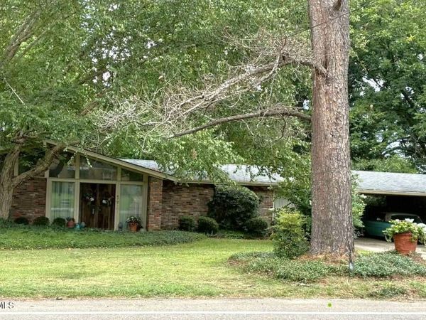 472 S Eshman Avenue, West Point, MS 39773