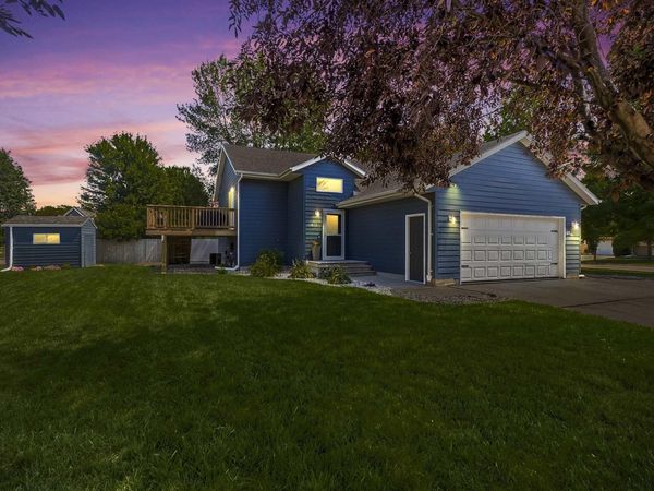 112 W River Oak Ct, Brandon, SD 57005