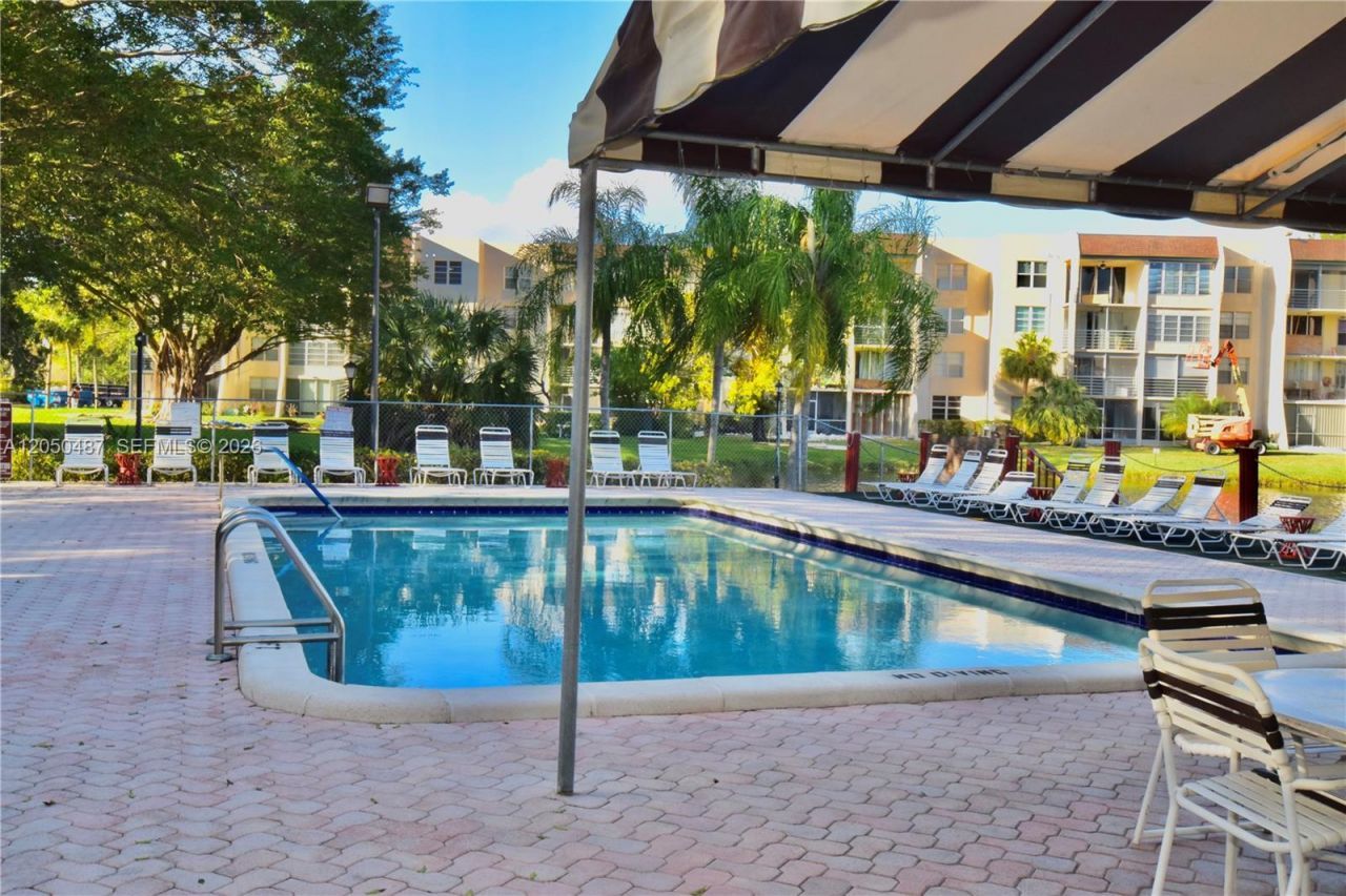 9311 Orange Grove Dr, Unit 411, Davie, FL 33324 Photo