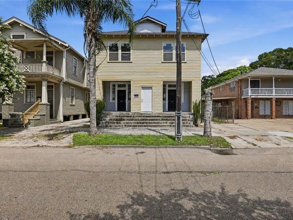 2220 BROADWAY Street , New Orleans, LA 70118