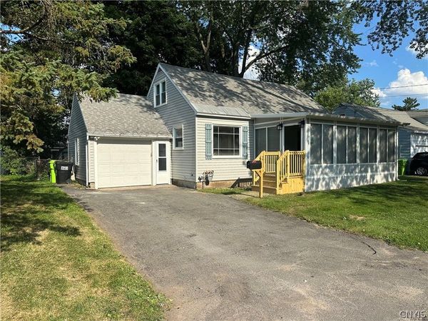 216 Crestwood Drive , North Syracuse, NY 13212