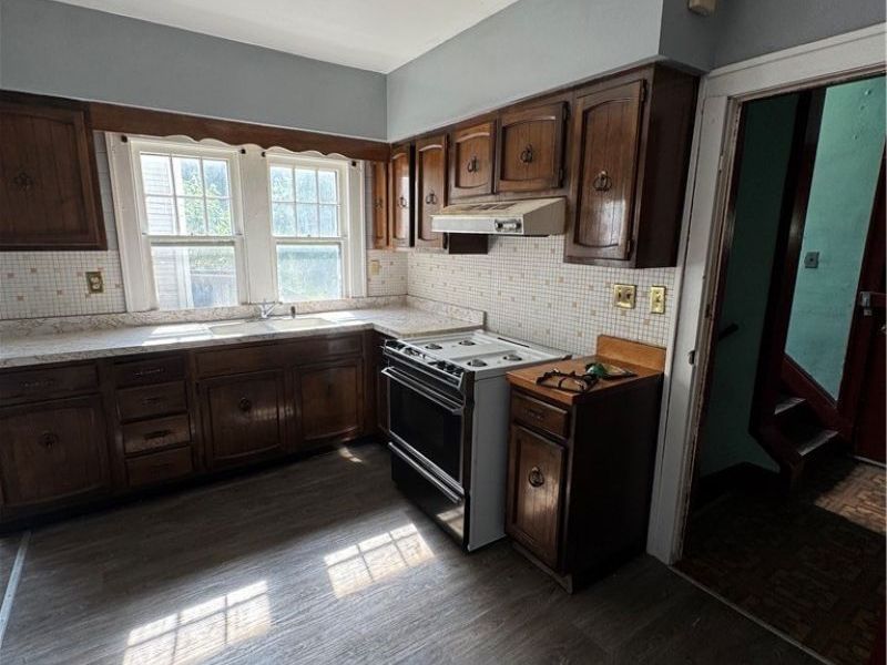 9426 Dickens Avenue, Cleveland, OH 44104 Photo 5