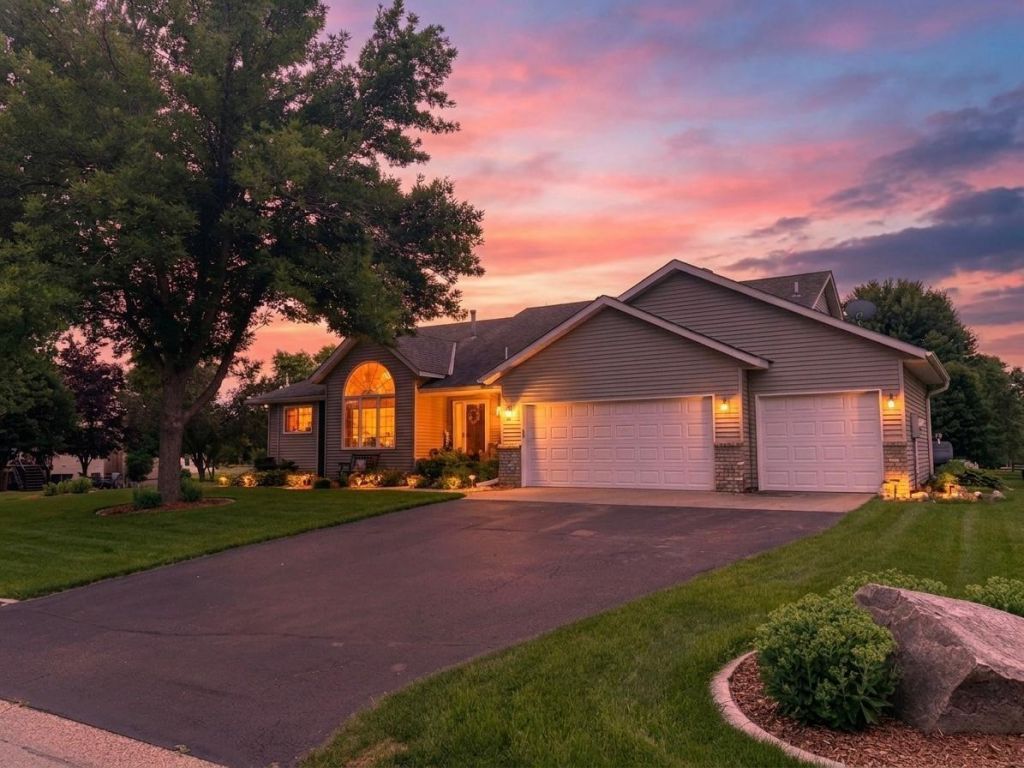 9148 211th Street W, Lakeville, MN 55044