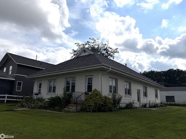 406 N 3rd Avenue, Marshalltown, IA 50158