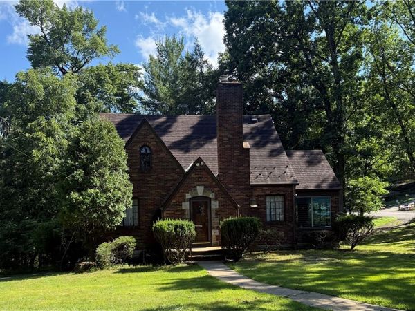 121 Woodhaven Ln, Pittsburgh, PA 15237