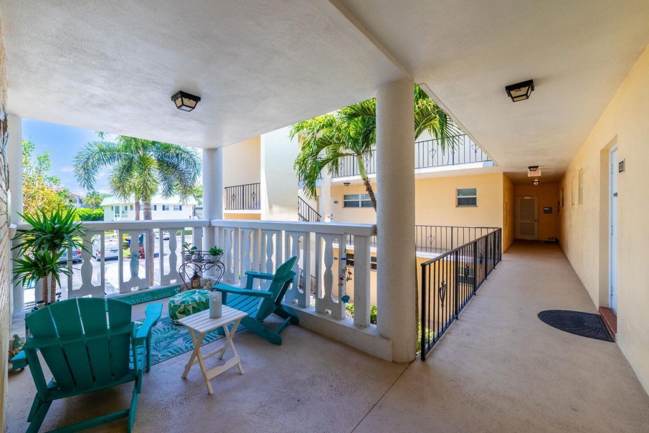 30 Colonial Club Drive, Unit 202, Boynton Beach, FL 33435 Photo