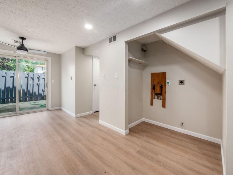 660 Cherry Hollow Road, Unit E, Columbus, OH 43228 Photo 13