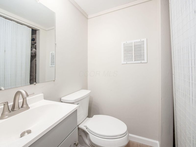 660 Cherry Hollow Road, Unit E, Columbus, OH 43228 Photo 15