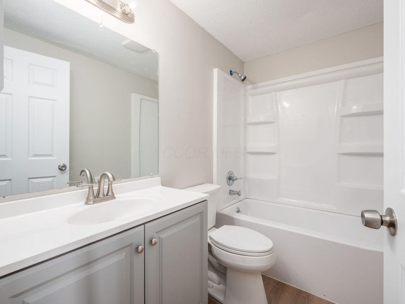 660 Cherry Hollow Road, Unit E, Columbus, OH 43228 Photo 16