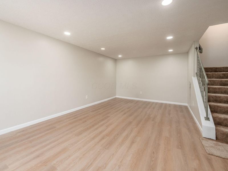 660 Cherry Hollow Road, Unit E, Columbus, OH 43228 Photo 3