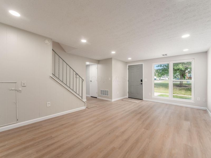 660 Cherry Hollow Road, Unit E, Columbus, OH 43228 Photo 4