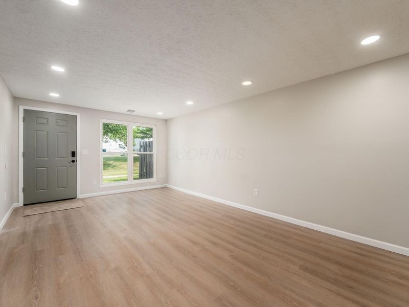 660 Cherry Hollow Road, Unit E, Columbus, OH 43228 Photo 5