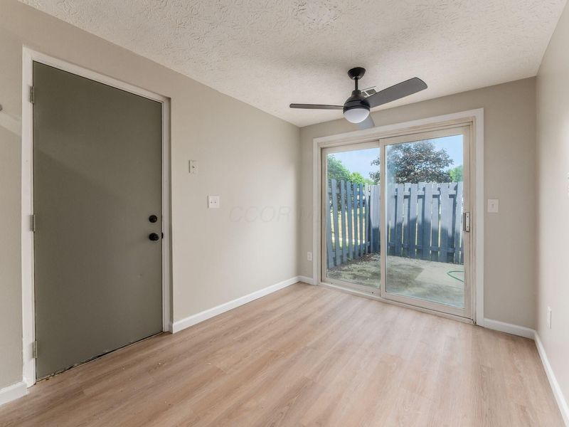 660 Cherry Hollow Road, Unit E, Columbus, OH 43228 Photo 7