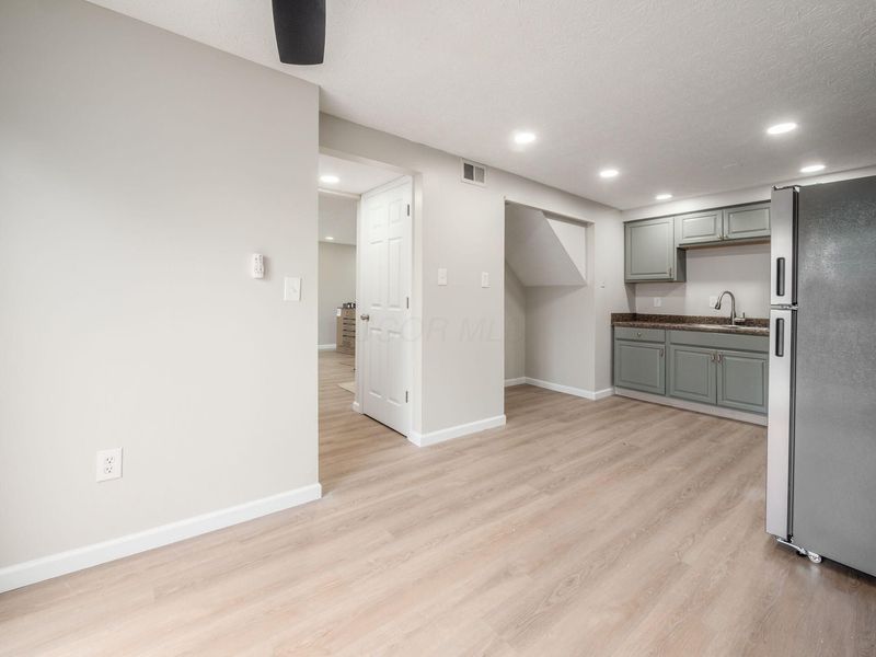 660 Cherry Hollow Road, Unit E, Columbus, OH 43228 Photo 8