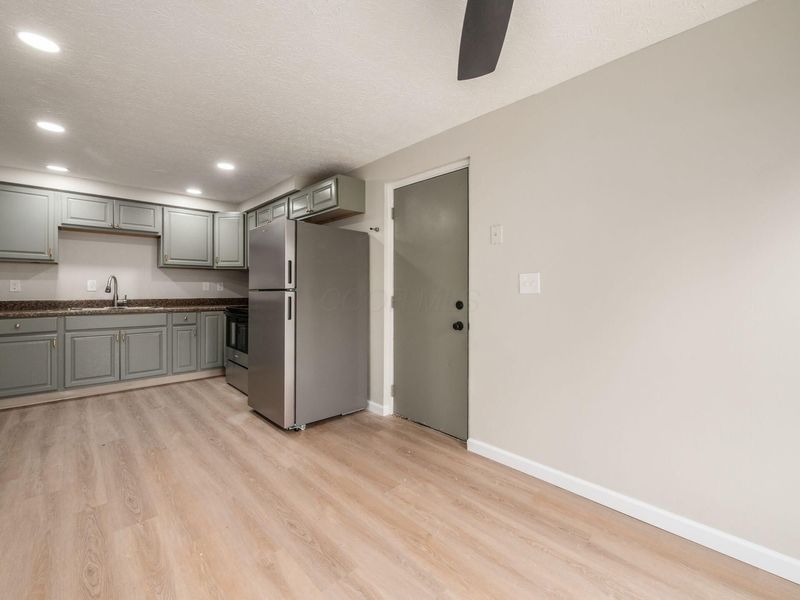 660 Cherry Hollow Road, Unit E, Columbus, OH 43228 Photo 9