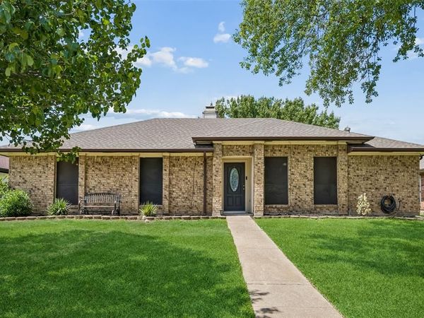 1725 Mayflower Drive, Carrollton, TX 75007