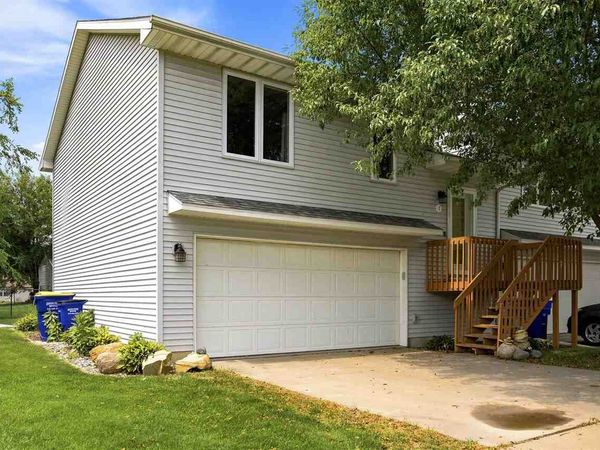 408 Sugar Creek Ln, Unit J, North Liberty, IA 52317