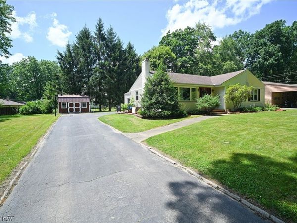 4048 Dover Road , Youngstown, OH 44511