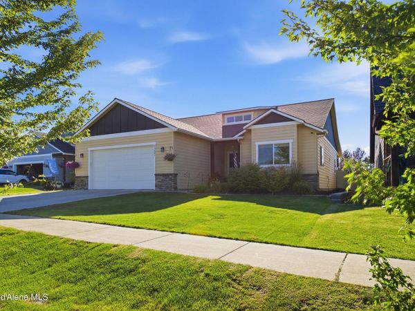 13421 N Shimmering Ct , Rathdrum, ID 83858
