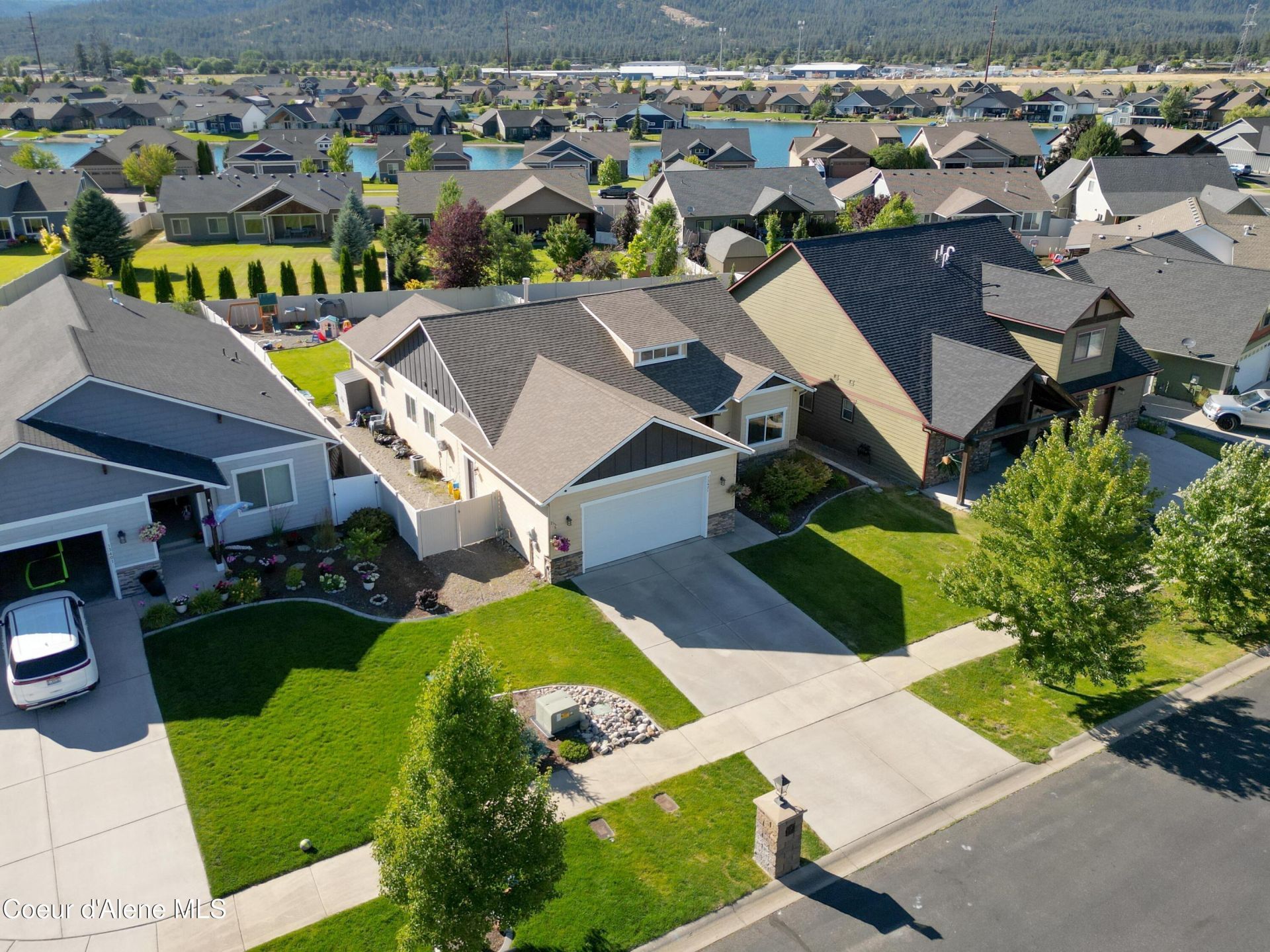 13421 N Shimmering Ct, Rathdrum, ID 83858 Main Photo
