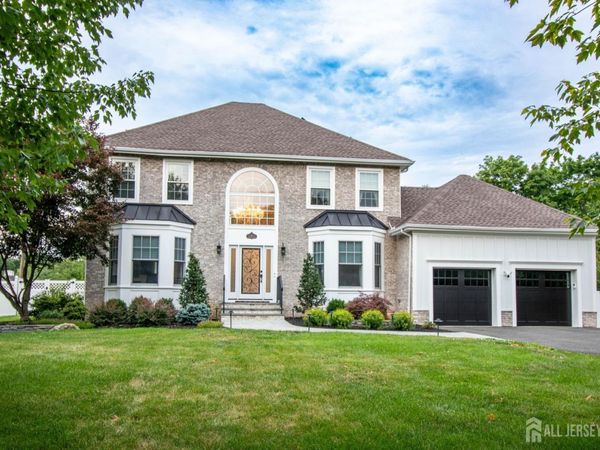 9 Pondview Drive, Eatontown, NJ 07724