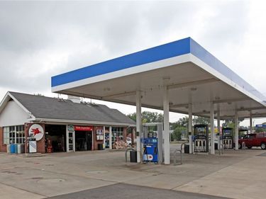 3005 Niagara Falls Boulevard , Buffalo, NY 14228